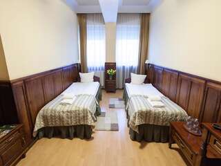 Отель Hotel Kresowianka Быдгощ Стандартный двухместный номер с 2 отдельными кроватями-1